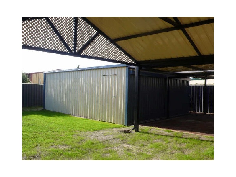 10 Bindoon Loop, Huntingdale WA 6110