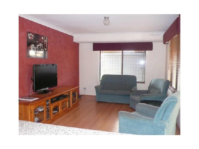 10 Bindoon Loop, Huntingdale WA 6110