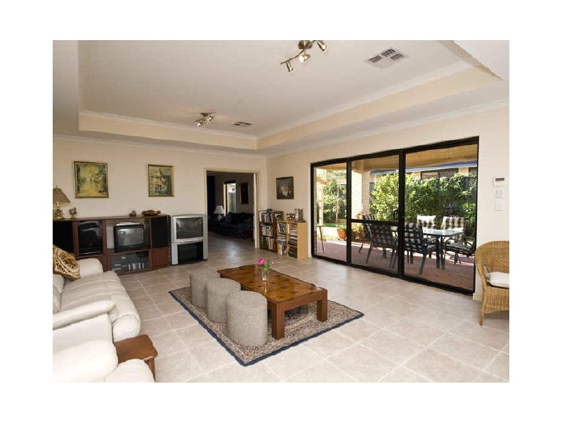 4 Dara Corner, Thornlie WA 6108