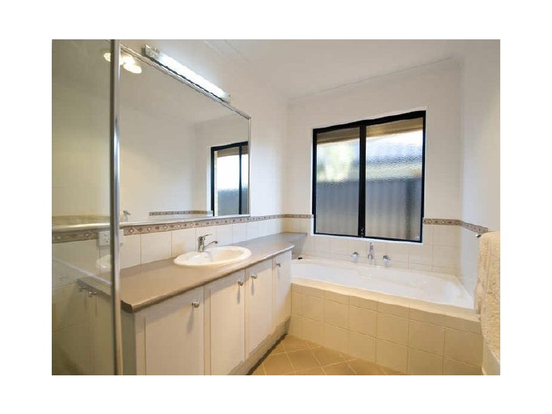 4 Dara Corner, Thornlie WA 6108