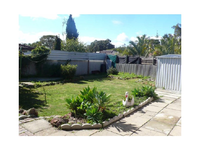 6 Bremer Place, Thornlie WA 6108