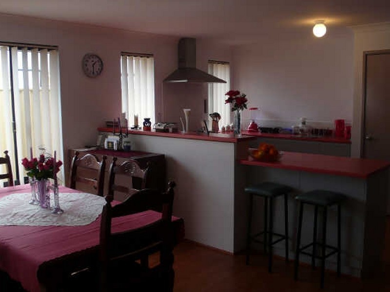 16 Finsbury Drive, Thornlie WA 6108