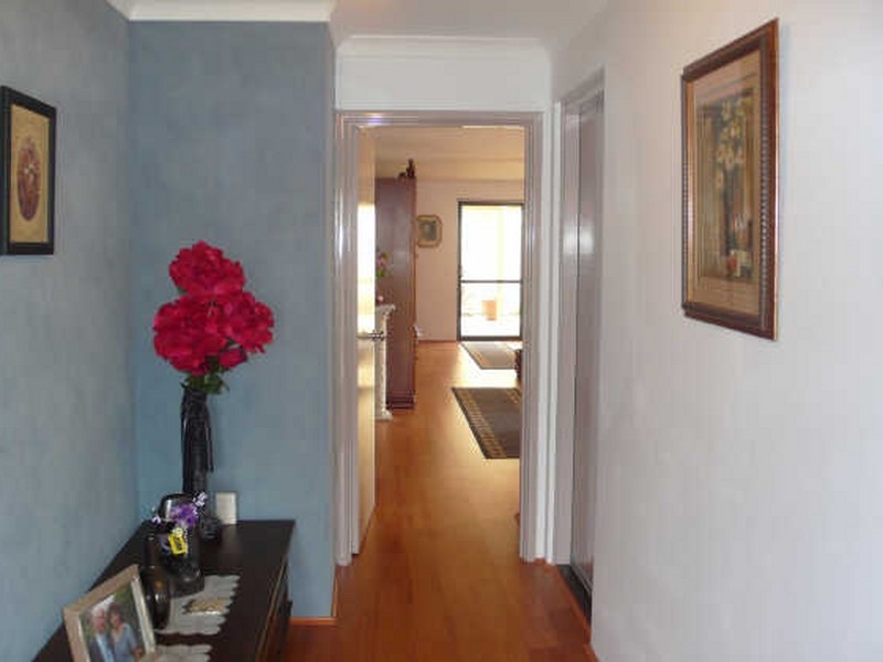 16 Finsbury Drive, Thornlie WA 6108