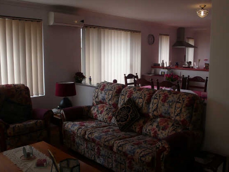 16 Finsbury Drive, Thornlie WA 6108