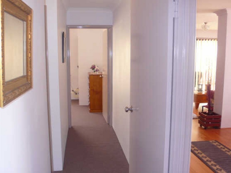 16 Finsbury Drive, Thornlie WA 6108