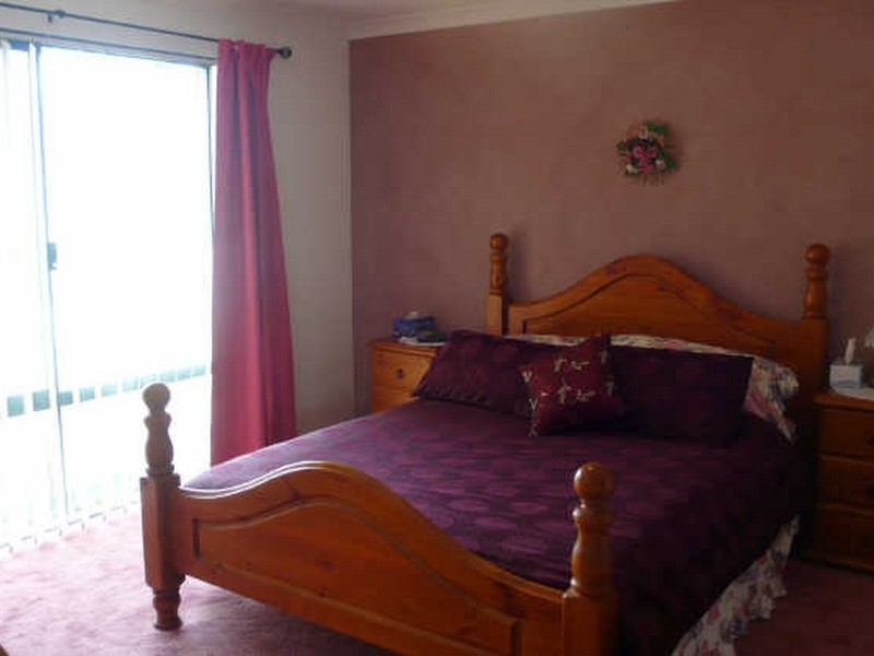 16 Finsbury Drive, Thornlie WA 6108