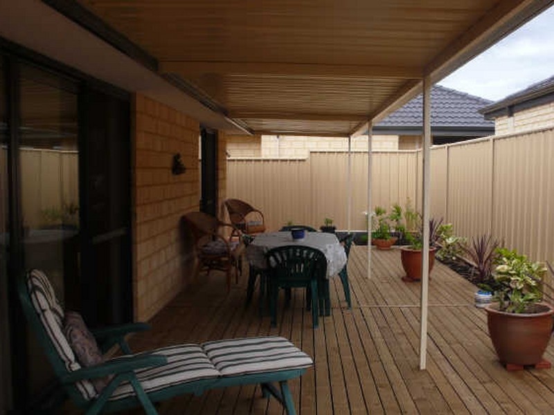 16 Finsbury Drive, Thornlie WA 6108