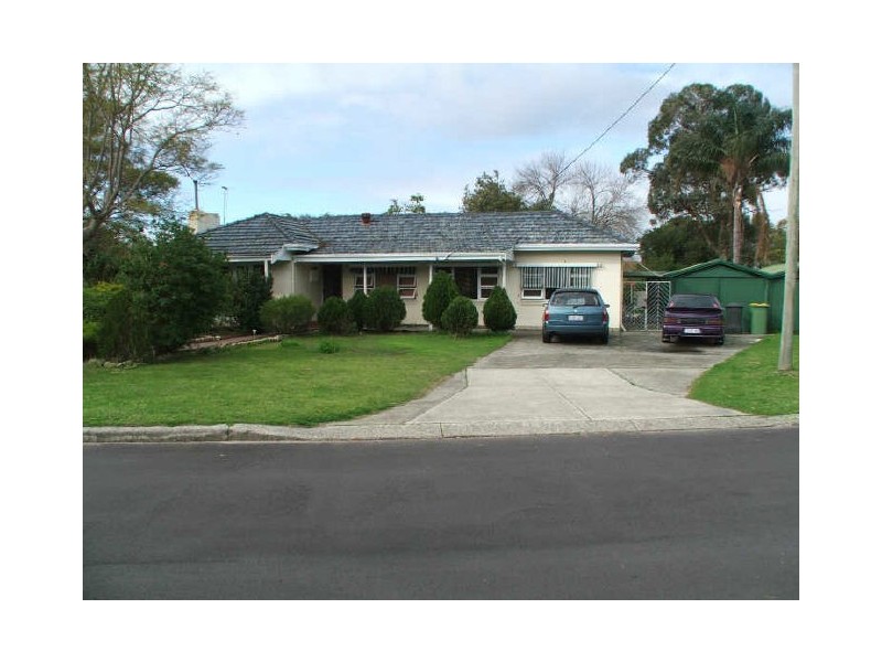 6 Berehaven Avenue, Thornlie WA 6108