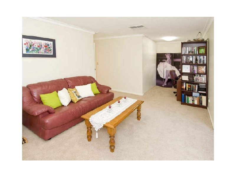 75 Regency Drive, Thornlie WA 6108