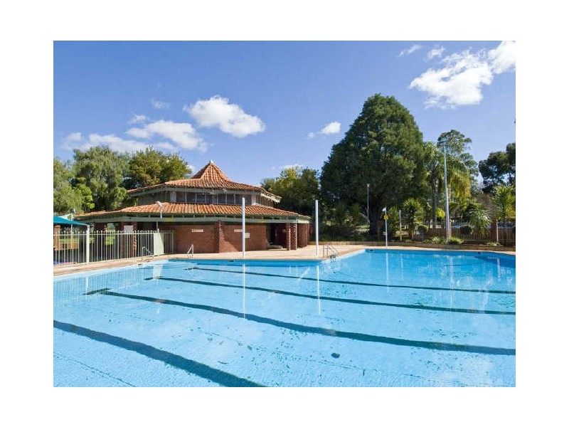 75 Regency Drive, Thornlie WA 6108