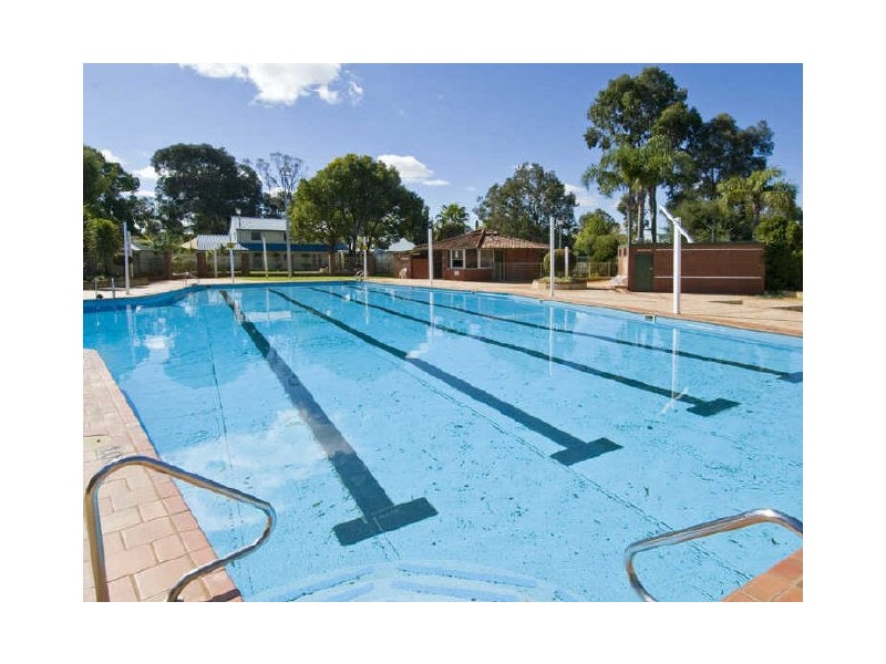 75 Regency Drive, Thornlie WA 6108