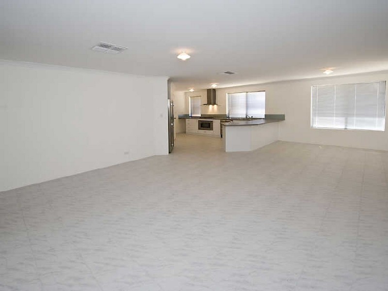 8 Kulbardi Way, Harrisdale WA 6112