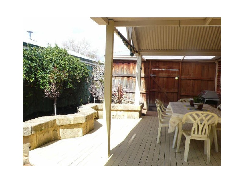 27 Riverbank Drive, Gosnells WA 6110