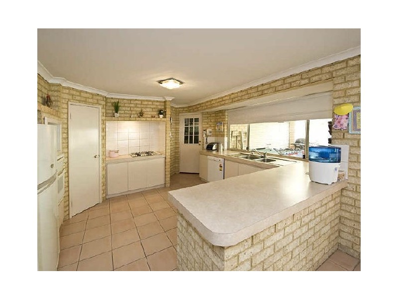 2 McAlvey Place, Canning Vale WA 6155