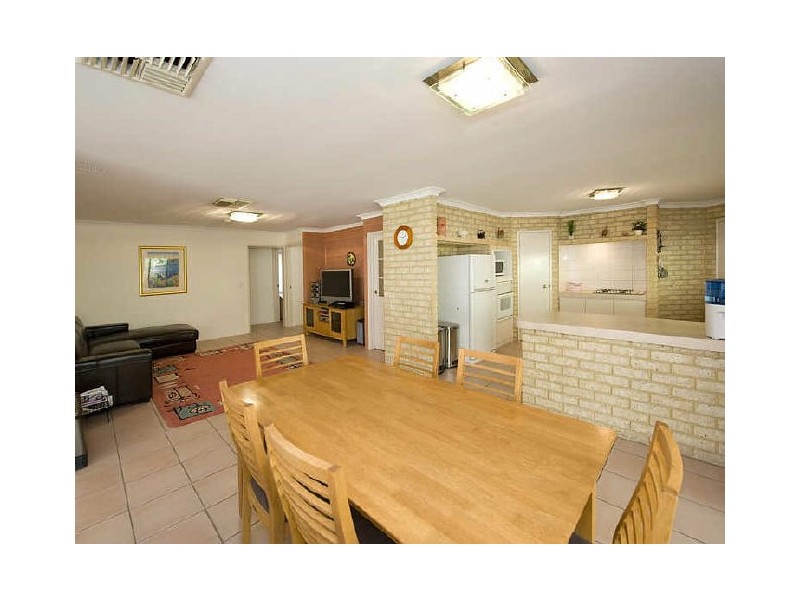 2 McAlvey Place, Canning Vale WA 6155