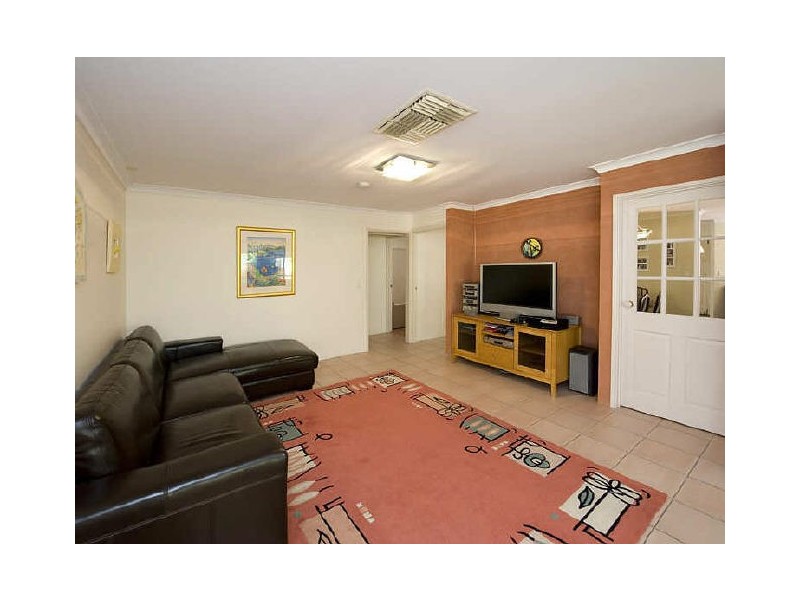 2 McAlvey Place, Canning Vale WA 6155