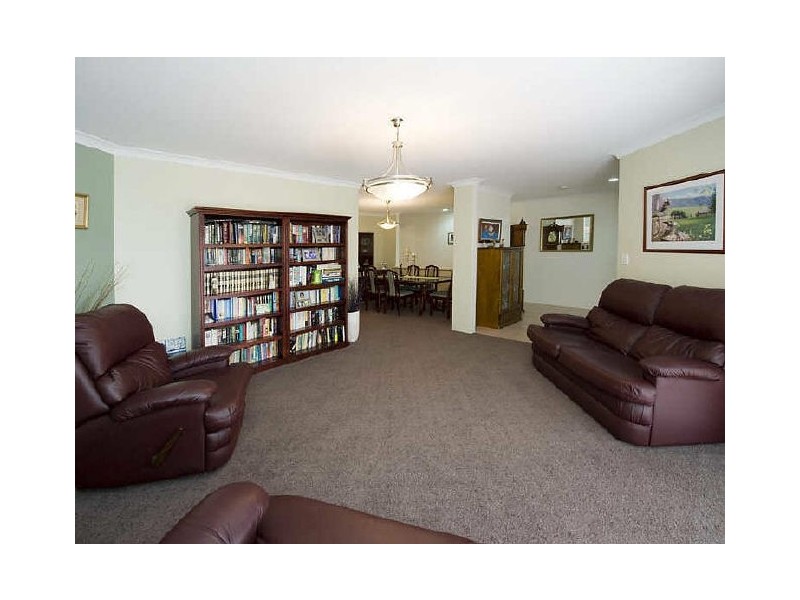 2 McAlvey Place, Canning Vale WA 6155