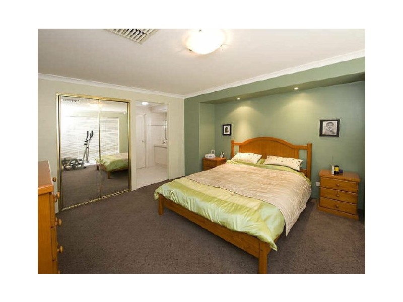 2 McAlvey Place, Canning Vale WA 6155