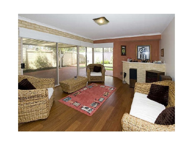 2 McAlvey Place, Canning Vale WA 6155