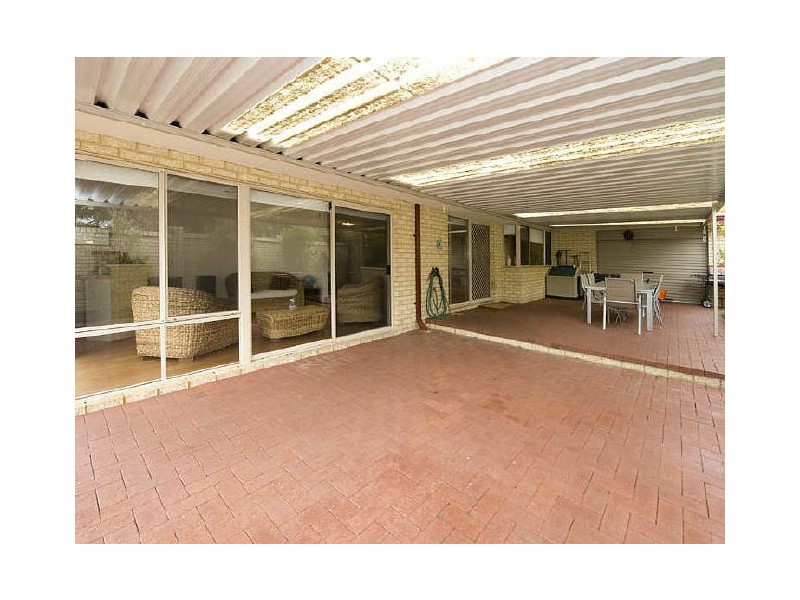 2 McAlvey Place, Canning Vale WA 6155