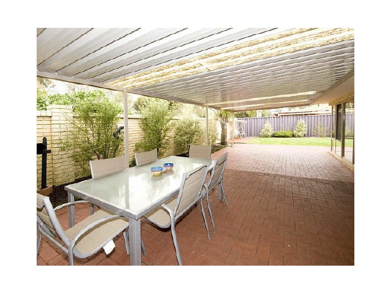 2 McAlvey Place, Canning Vale WA 6155