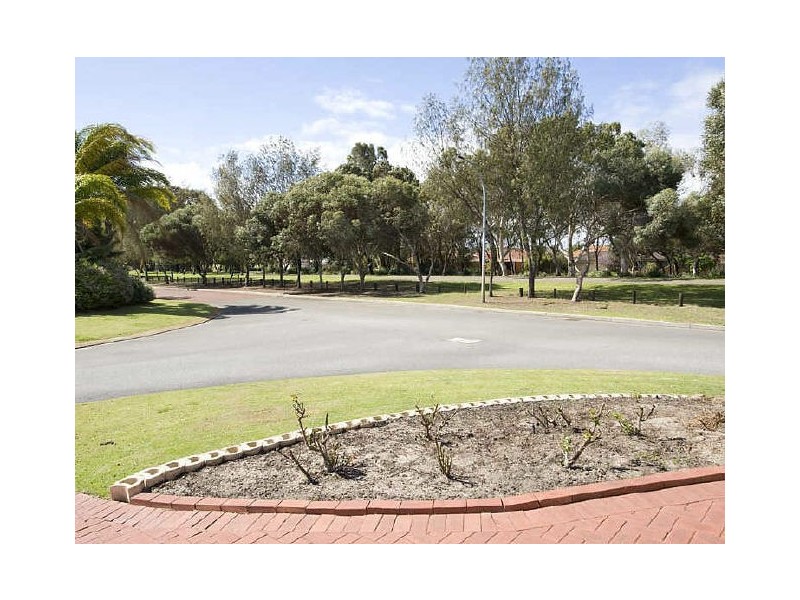 2 McAlvey Place, Canning Vale WA 6155