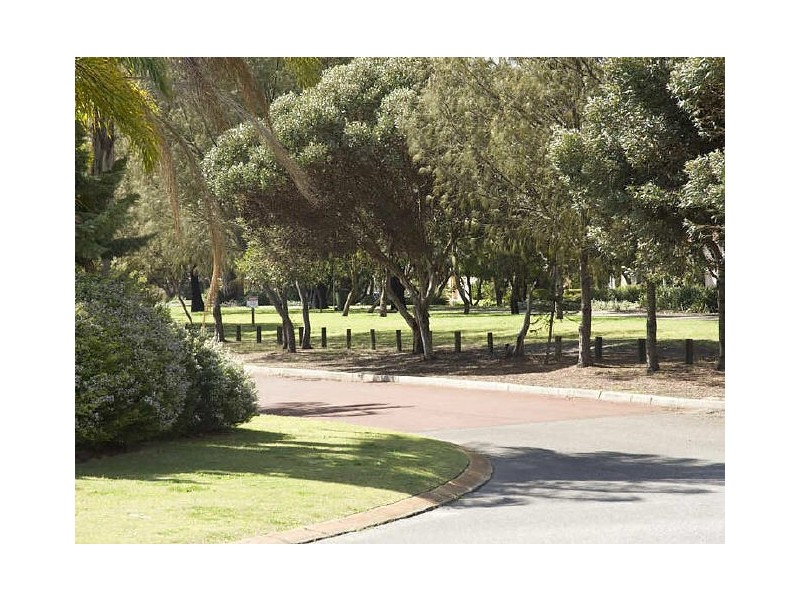 2 McAlvey Place, Canning Vale WA 6155