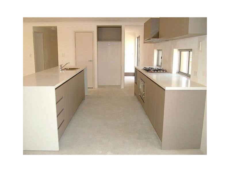 14 Hedgerow Gdns, Southern River WA 6110