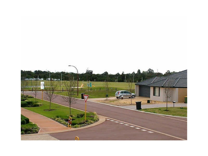 14 Hedgerow Gdns, Southern River WA 6110