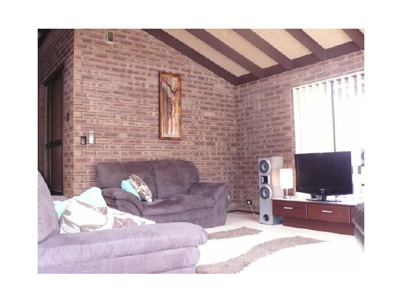 6 Lyal Court, Thornlie WA 6108