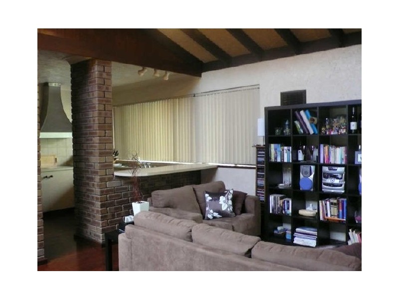 6 Lyal Court, Thornlie WA 6108