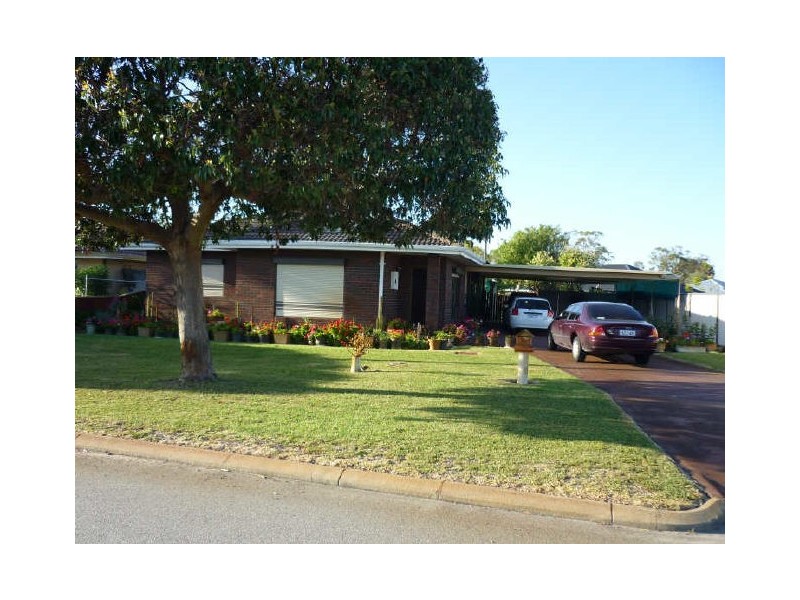 8 Longhurst Way, Queens Park WA 6107