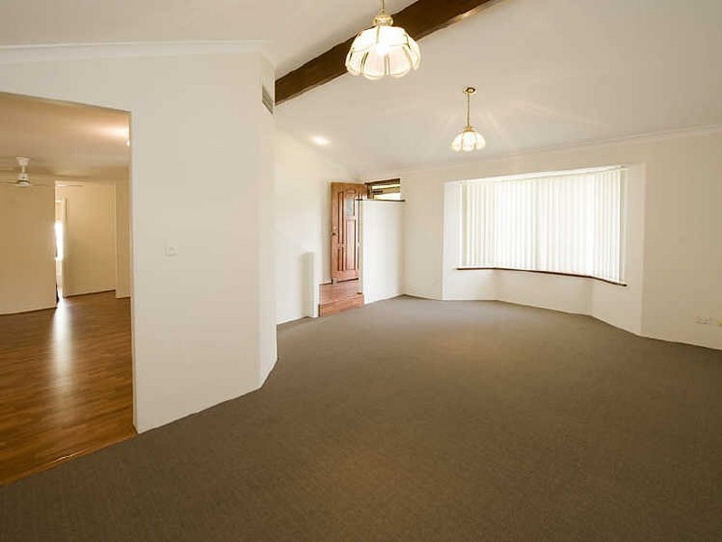 1 Ambassador Court, Thornlie WA 6108