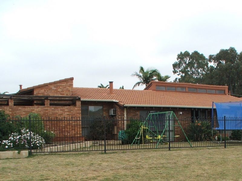 26 Ripplewood Avenue, Thornlie WA 6108