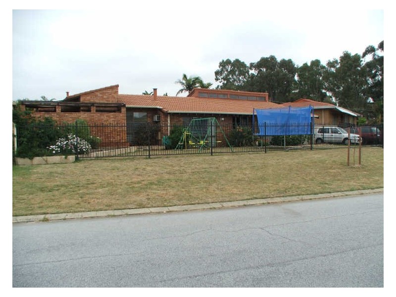 26 Ripplewood Avenue, Thornlie WA 6108