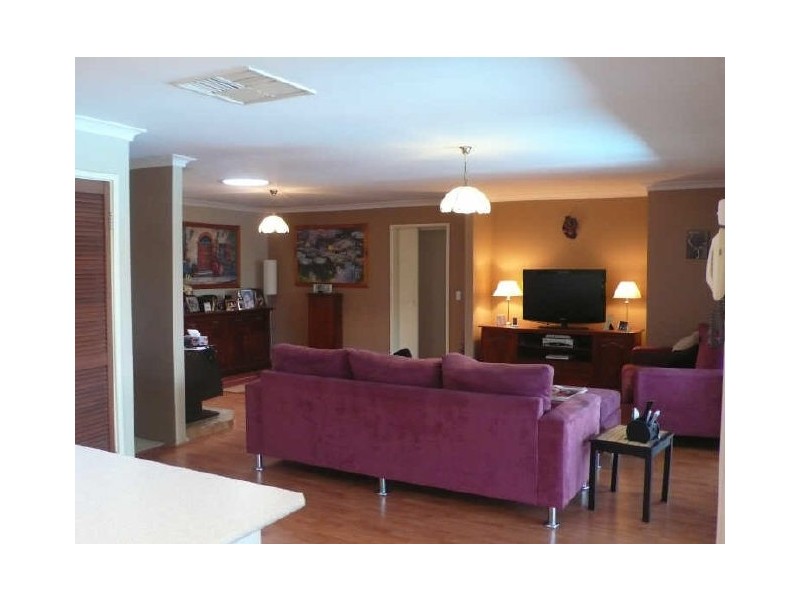 37 Redheart Drive, Thornlie WA 6108