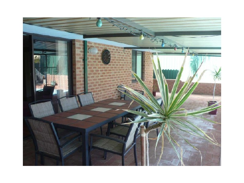 37 Redheart Drive, Thornlie WA 6108