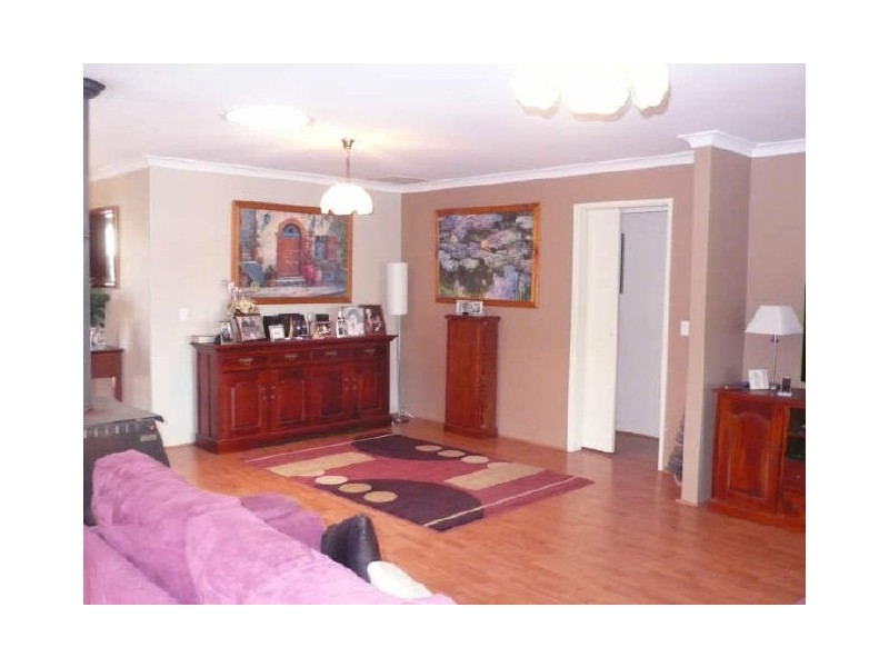 37 Redheart Drive, Thornlie WA 6108