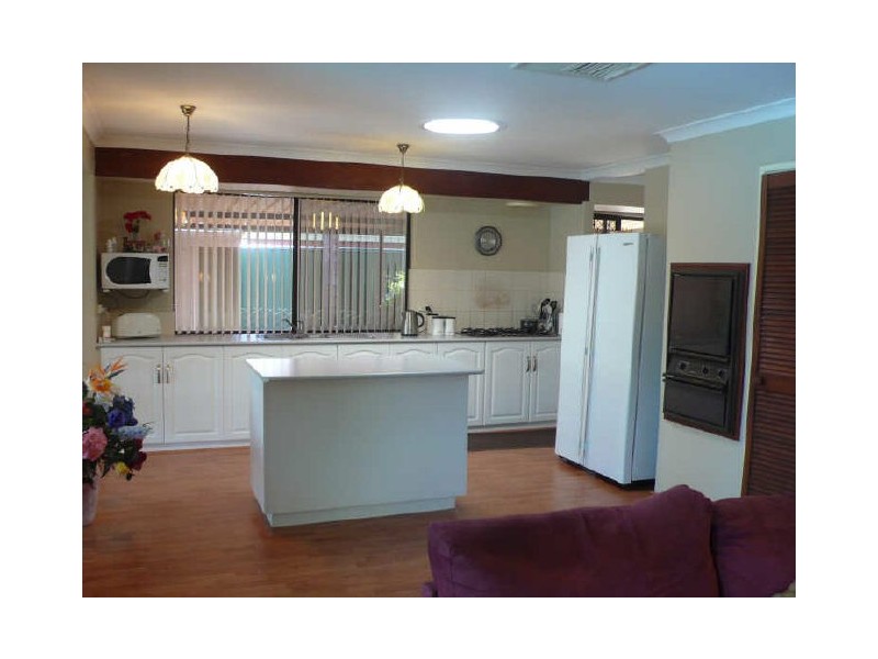 37 Redheart Drive, Thornlie WA 6108