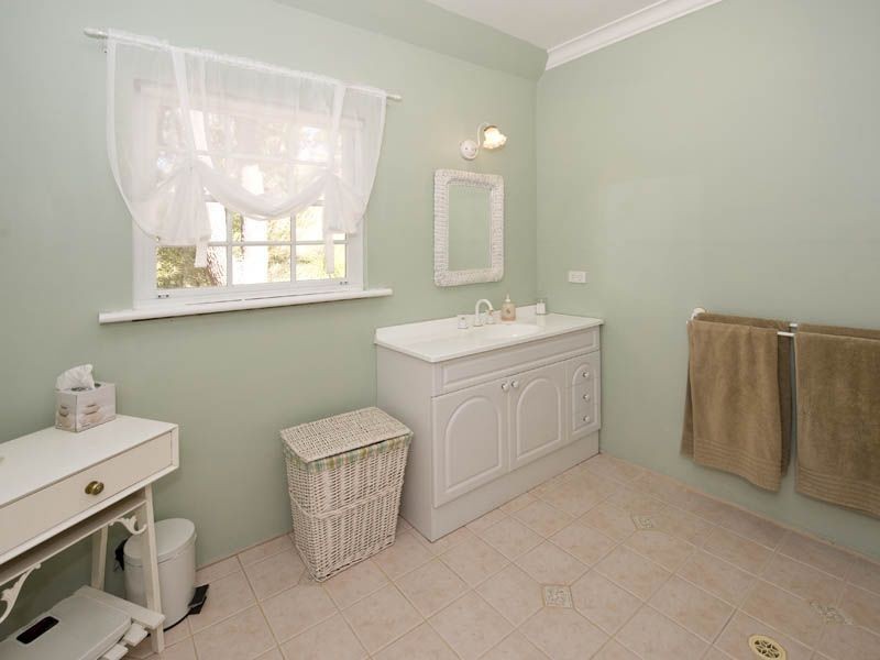 4 Carradine Road, Mount Nasura WA 6112