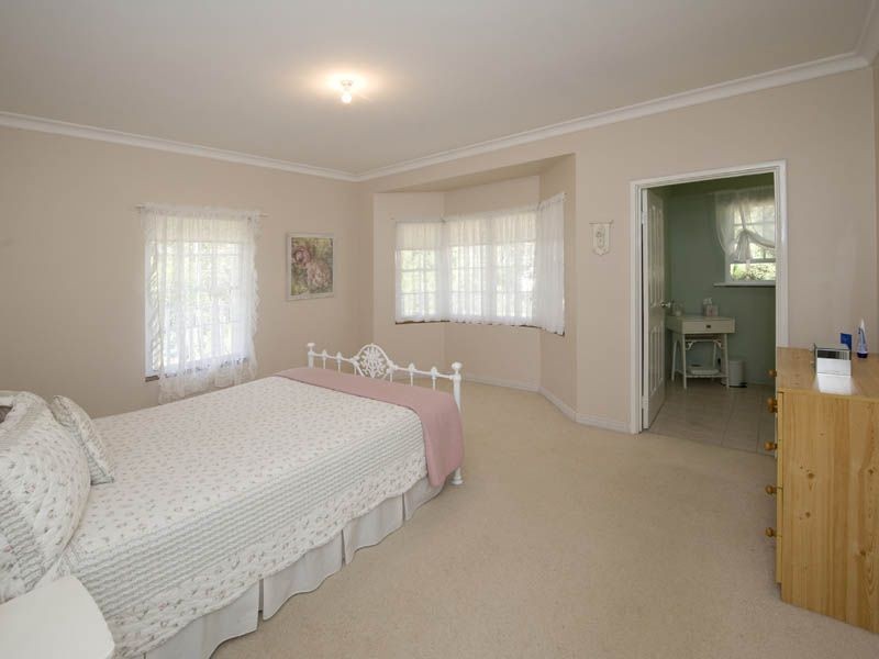 4 Carradine Road, Mount Nasura WA 6112