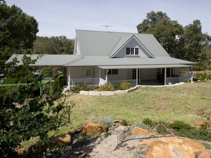 4 Carradine Road, Mount Nasura WA 6112