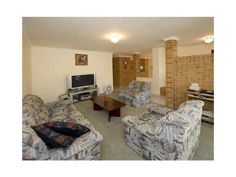 7/2 Birch Street, Maddington WA 6109