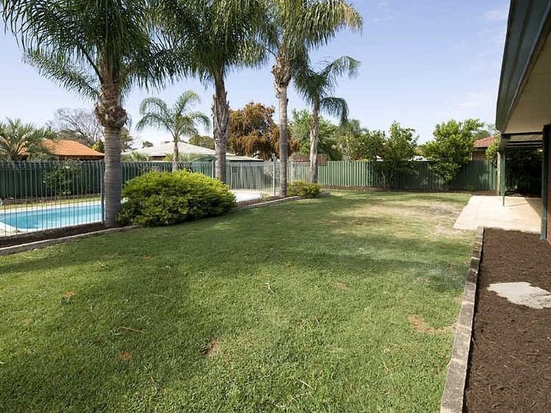 15 Chevalier Way, Thornlie WA 6108