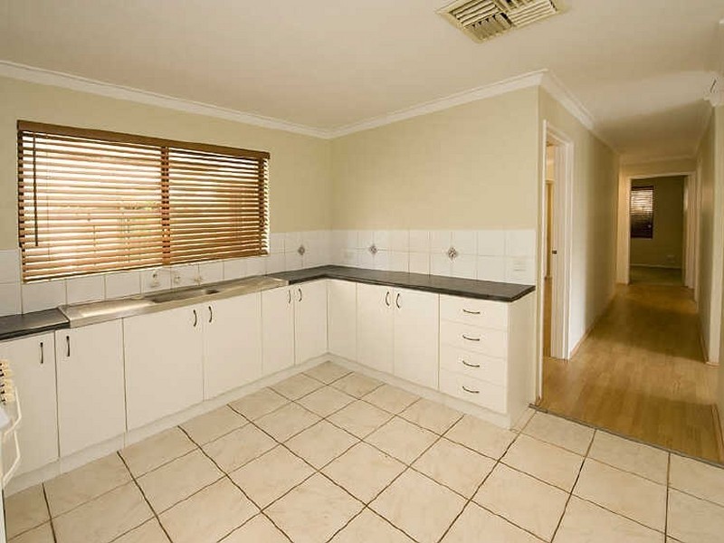15 Chevalier Way, Thornlie WA 6108