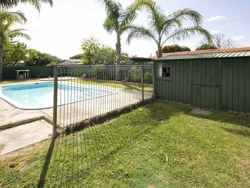 15 Chevalier Way, Thornlie WA 6108