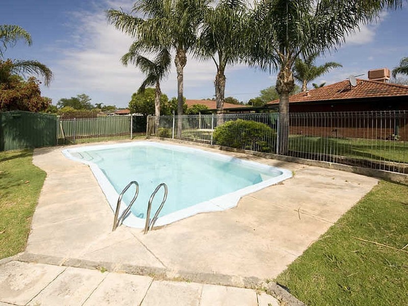 15 Chevalier Way, Thornlie WA 6108