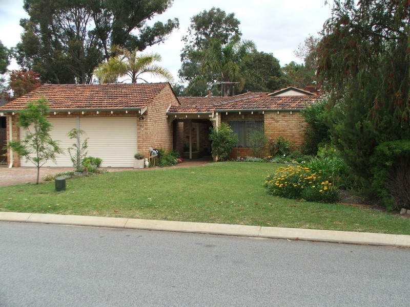 41 Grenadier Drive, Thornlie WA 6108