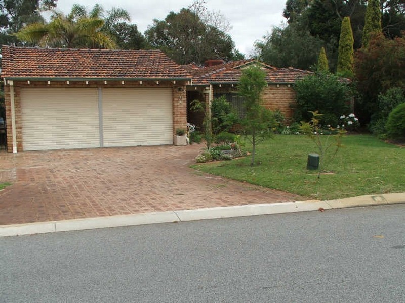 41 Grenadier Drive, Thornlie WA 6108