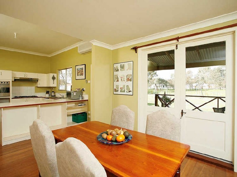 11 Cunningham Road, Oakford WA 6121